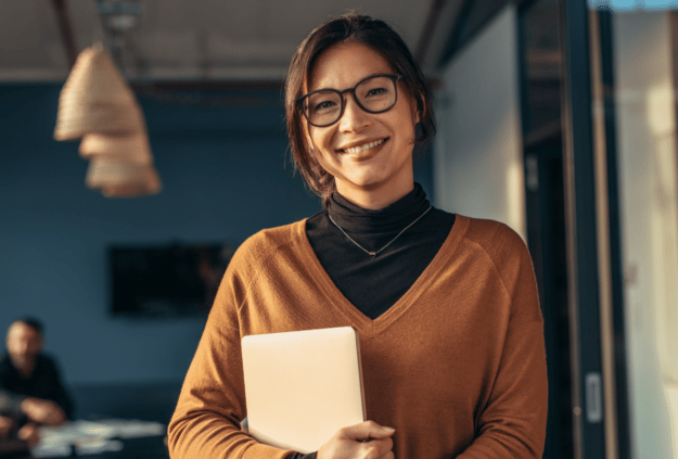 Female-holding-tablet-and-smiling_Blog--625x423-f50_50