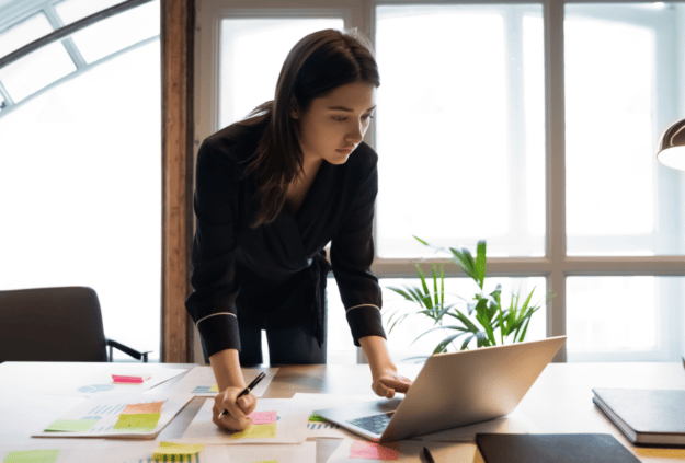 Female-looking-at-laptop_Blog--625x423-f50_50