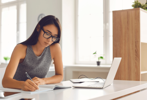 Female-writing-next-to-laptop_Blog--625x423-f50_50