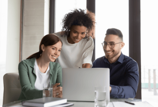 Group-of-people-looking-at-laptop_Blog--520x352-f50_50
