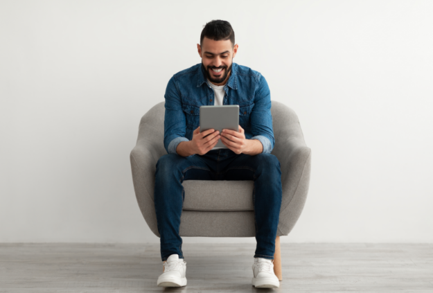 Male-smiling-at-tablet_Blog--625x423-f50_50